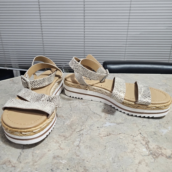 Soda Shoes Bryce Platform Faux Snake Sandals, Size 8.5 - Picture 7 of 9